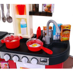 Kuchyňa + chladnička a vodovodný kohútik